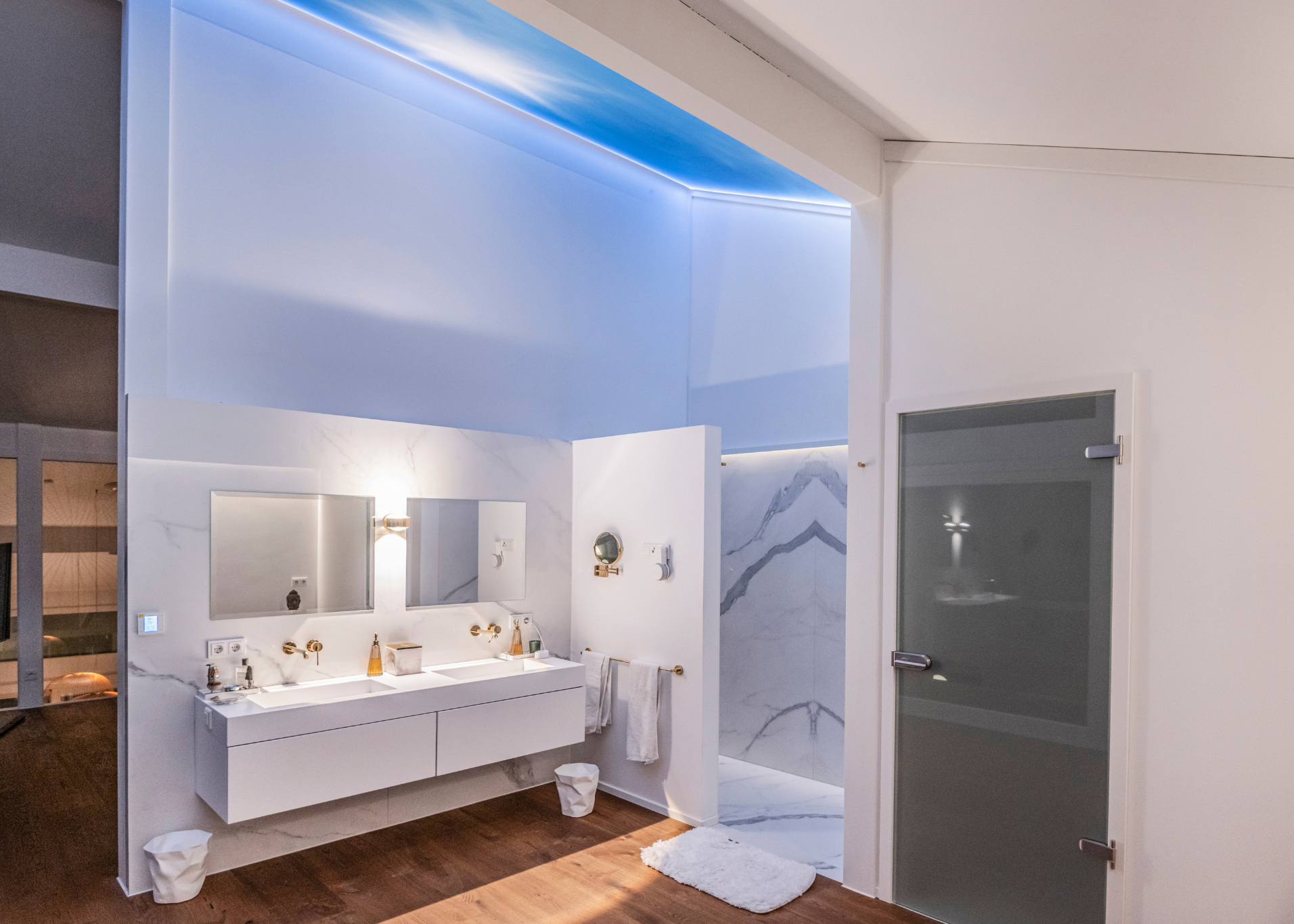 Wohnraum Dunkel mit Licht