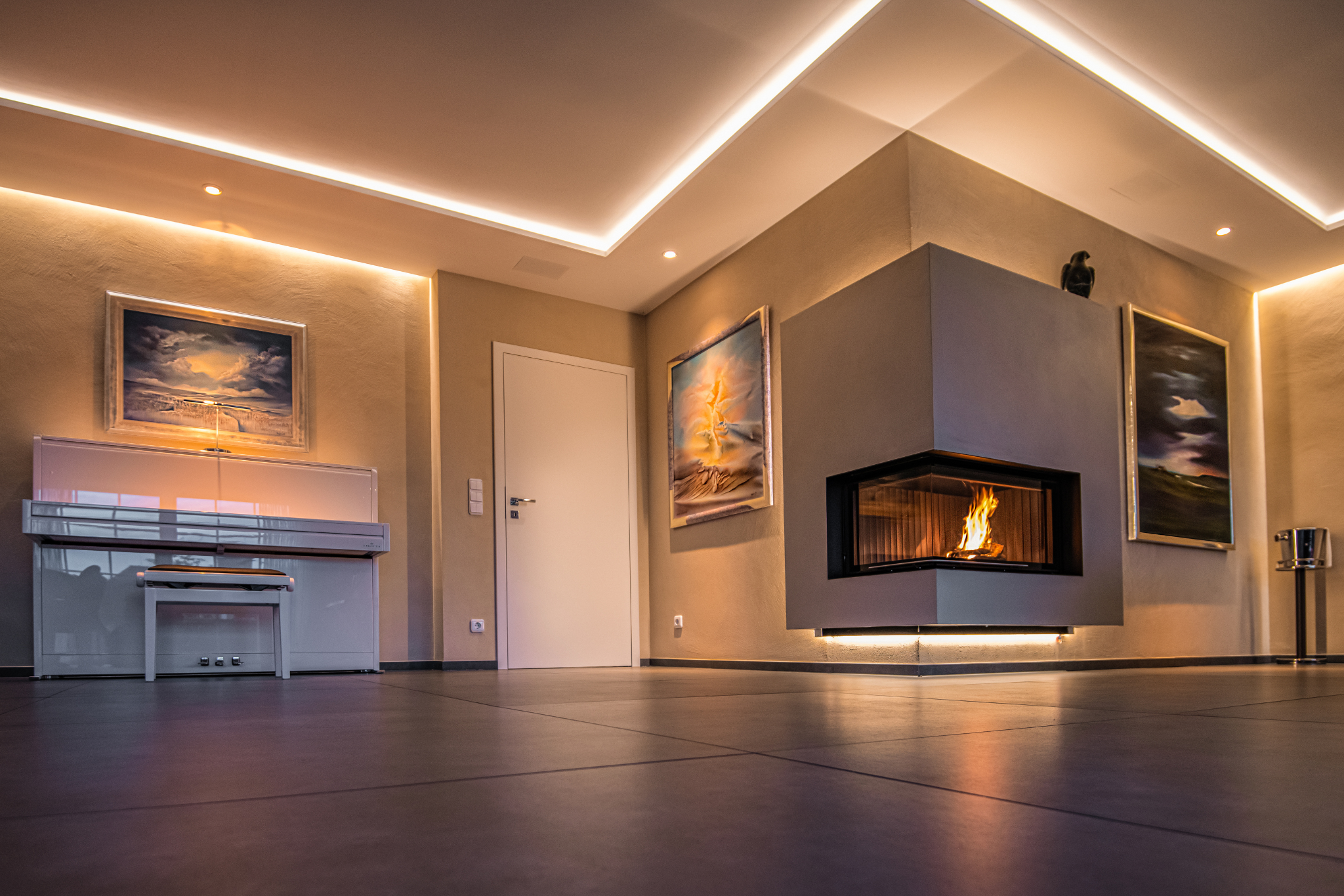 Wohnraum Dunkel mit Licht